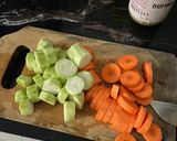 Foto langkah ke 1 dari resep Sayur Oyong Wortel.