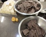 Foto del paso 1 de la receta: Bombones de chocolate rellenos de chapulín
