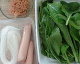 Foto langkah ke 1 dari resep Soun Kuah Sawi Sosis.