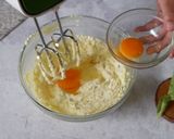 Foto langkah ke 4 dari resep Vanilla Cupcake (Moist & Fluffy).