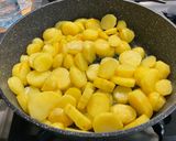 Une image de l'étape 3 de Pommes de terre rattes rôties sauce barbecue et persil.