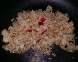 Foto langkah ke 6 dari resep Nasi Goreng Saus Hot Tuna.