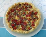 Foto del passaggio 4 della ricetta Torta Salata con Pomodorini Cipolle e Mozzarelline