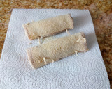 Foto del paso 2 de la receta: Rollo de salchicha empanado