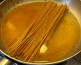 Foto del passaggio 2 della ricetta Spaghetti in padella 76 tonno e pomodorini busara style