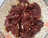 Hình bước làm 1 của món Nui xào bò