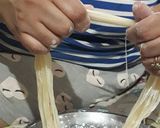 A picture of step 4 of Vanilla flavoured sugar floss.