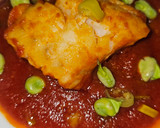Foto del paso 4 de la receta: Bacalao skrei con salsa de tomate y habitas tiernas