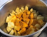 Une image de l'étape 2 de Écrasée onctueuse de pommes de terre au curcuma.