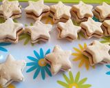Foto del paso 5 de la receta: Alfajores de maizena navideñas con glasé 🌟