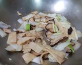 香菇洋蔥炒魚板的食譜步驟5照片