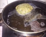A picture of step 5 of Indori palak puri with raita.