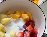 Hình bước làm 4 của món Hoa quả dầm sữa chua cốt dừa
