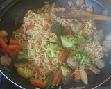 Zöldséges kínai tészta (chow mein) recept fázis 8 fotója