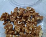 Foto del paso 1 de la receta: Bollitos con nueces