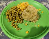 Foto del paso 2 de la receta: Quinoa con guisantes y maíz (lata saludable)