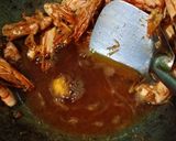 Foto langkah ke 2 dari resep Minyak Kepala Udang.