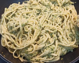 Foto del paso 4 de la receta: Tallarines con salsa de pesto de calabacín y requesón 🍝