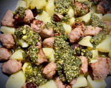 Foto del paso 5 de la receta: Ensalada de salchicha con patata al pesto