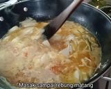 Foto langkah ke 6 dari resep Rebung Rebon Kuah Kuning.