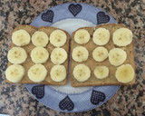 Foto del paso 4 de la receta: Tostadas con crema de cacahuete casera y plátano
