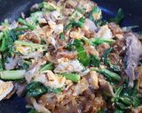 A picture of step 3 of Stir-Fried Rice Noodle Rolls with Soy Sauce (Pad See Ew Sen Kway Teow Lod).