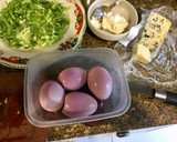 Foto del paso 5 de la receta: Pascuas: Huevos marmolados con crema de roquefort