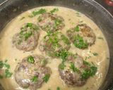 Sztroganoff ihlette húspogácsák 🍖🍄 fehérboros mártásban 🍷✨ recept fázis 9 fotója