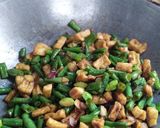 Foto langkah ke 5 dari resep Tumis tahu kacang panjang#berburuclemekemas#resolusili2019.
