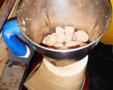 A picture of step 3 of Soya Meal Maker And Bengal Gram Dal Vada Coconut Chutney.