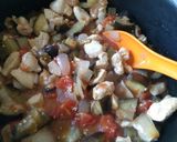 Foto del paso 1 de la receta: Salsa de tomates con pollo y berenjenas