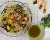 Foto langkah ke 4 dari resep Chicken Caesar Salad + Croutons + Salad dressing Vinaigrette.
