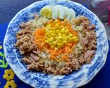 Foto del paso 3 de la receta: Ensalada de arroz yamaní con atún ahumado, zanahorias, choclo y huevo