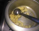 A picture of step 3 of Garlic and bottle gourd curry.