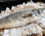 Foto del paso 4 de la receta: Lubina a la Sal