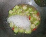 Foto langkah ke 4 dari resep Sayur Oyong Sederhana.