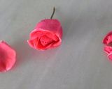Foto del paso 1 de la receta Pétalos de rosa cristalizados