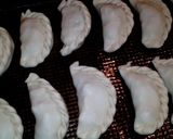 Foto del paso 6 de la receta: Empanadas con pollo reciclado (al horno o a la parrilada)