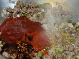 Pasta spiral goreng daging cincang ala melayu