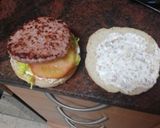 Foto del paso 5 de la receta: Hamburguesa de cerdo con setas al ajillo y mayonesa de cebolla