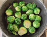 Foto del paso 2 de la receta: Colecitas de Bruselas a la parmesana