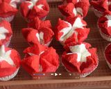Foto langkah ke 3 dari resep Bolu kukus santan - merah putih.