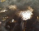 Foto del paso 14 de la receta Arroz negro de alcachofas, habas y ajos tiernos