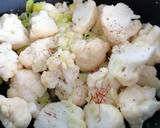 Foto del paso 3 de la receta: Crema de coliflor al azafrán