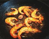 Foto del paso 7 de la receta: Pulpo, chirlas y gambas sobre puré de tomate al orégano