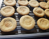 Foto del paso 6 de la receta: Galletitas con jalea de frutillas sin manteca