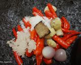 Foto langkah ke 3 dari resep Sambal Kencur Tempe Bosok.