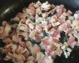 Foto del paso 2 de la receta: Champiñones con tocino, cebolla, salchicha y ajo