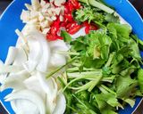 รูปขั้นตอนการทำที่ 1 ของ ปลาหมึกผัดไข่เค็ม
