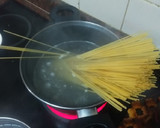Foto del paso 2 de la receta: Pasta con picada de chorizo, bacon y salchicha